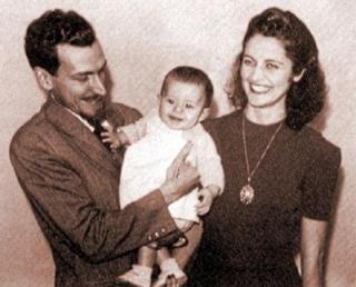 Eu e meus pais, em 1942.