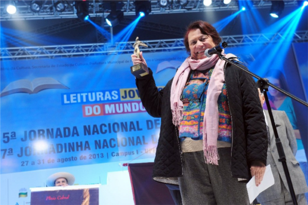 Ana Maria Machado ganha prêmio em Passo Fundo por Infâmia. 